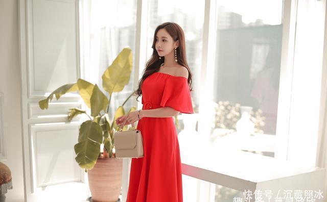 魅力孙允珠穿搭:石榴蜜红热恋喇叭长裙与轻熟蕊白奶昔叶片雪纺衫