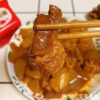 羊肉炖萝卜最香的吃法，让我连吃了三碗饭