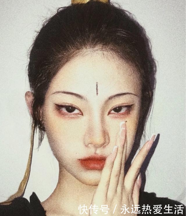 双眼|“最近观音妆”爆火,眼妆这几个特点很出彩,让眼妆脱颖而出