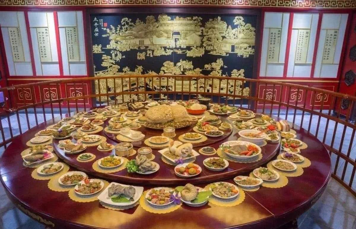 乾隆|乾隆请3000老人吃饭,部分老人吃完回家就去世,这是为何呢?