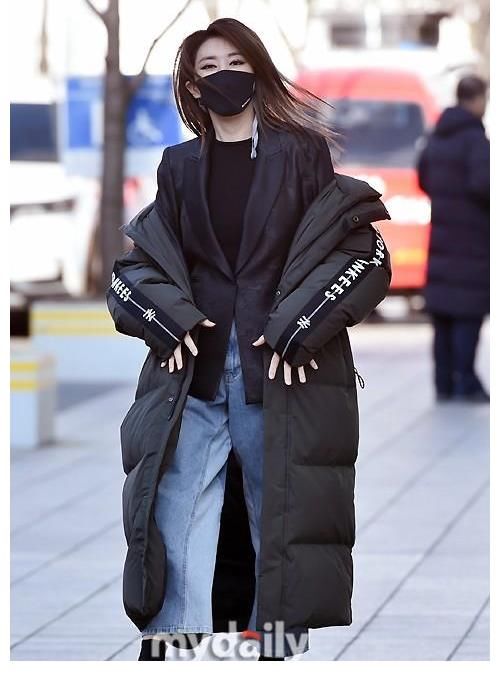 「MD PHOTO」 韩国女歌手金完宣出演《两点出逃》节目