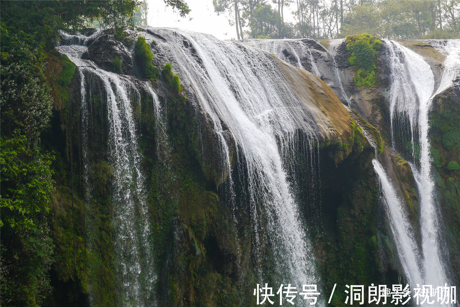 亚洲|亚洲第一大瀑布，90年代就已家喻户晓，节假日常常人山人海