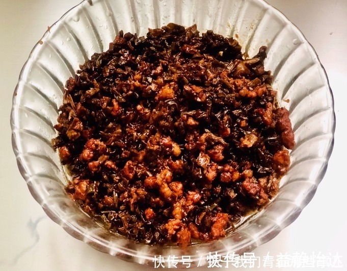 筋道|蒸包子时,和面多加1勺它,做好3点,保证膨松柔软,不死面不塌陷