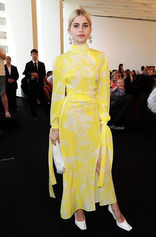  时尚|2021年的流行色来了，这几种高级的颜色，时尚显白还吸睛