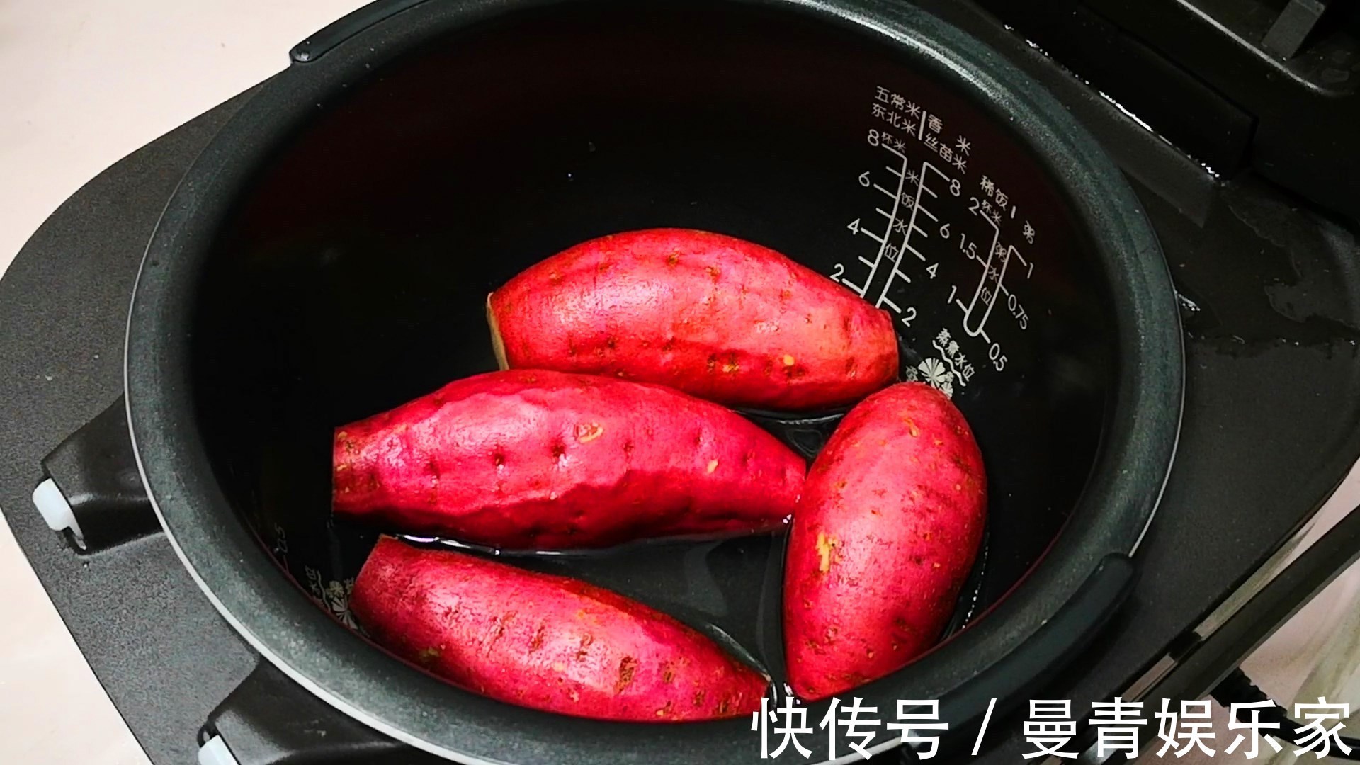 电饭锅烤红薯，可别直接上锅烤，2个小技巧，红薯又香又甜不烧心