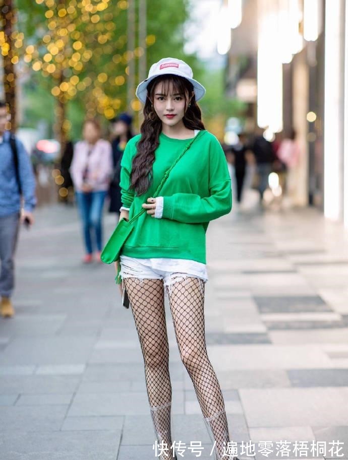 时尚|美女利用三色叠加,创造怪异时尚,你会去搭讪吗!