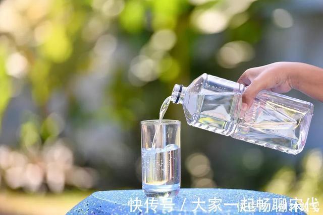 嘌呤|他喝酒50年，自称不怕痛风，秘诀只有1个，尿酸保持得好