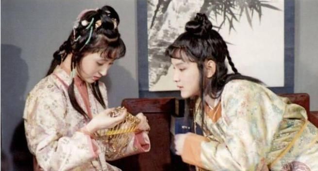 贾宝玉|两盆洗脸水，林黛玉和史湘云一人一盆，宝玉为何用湘云的剩水洗脸