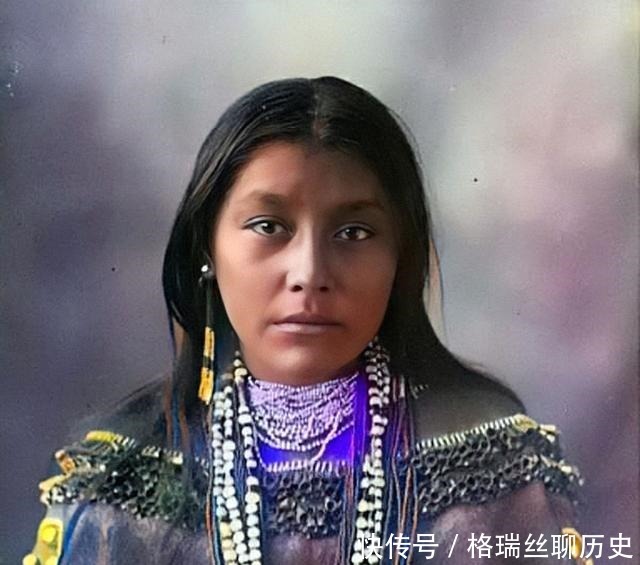 图为|百年前的印第安人老照片,被美国杀戮殆尽,很多村庄一夜变为鬼城