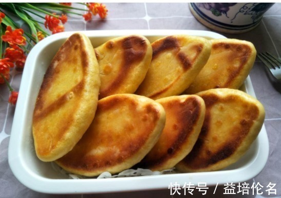 酥脆|很多人不爱吃玉米面,试试这个新做法,香甜酥脆,一顿5个不够吃