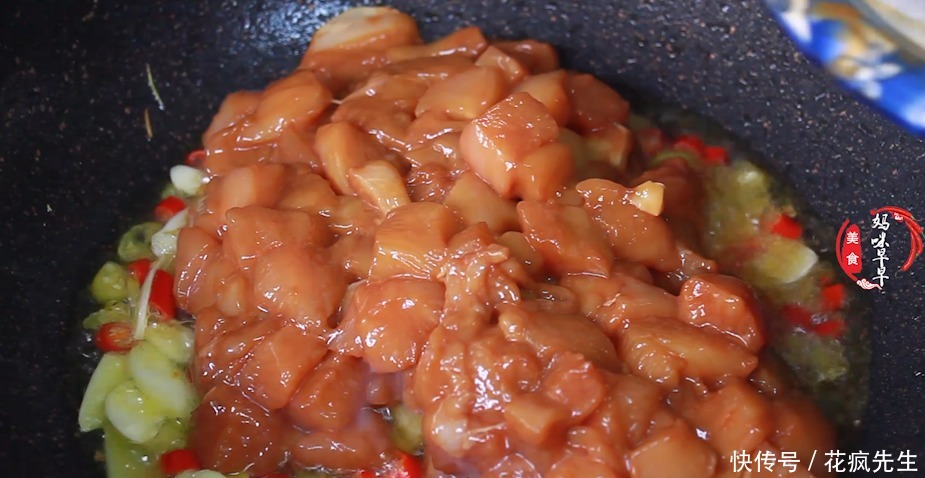  芹菜|炒瘦肉时，我家就爱这个做法，记住步骤，随便炒啥肉都很下饭