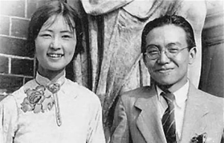 梁思成再婚当天,他提着一壶酒到林徽因墓前,在寒风中守了她一夜