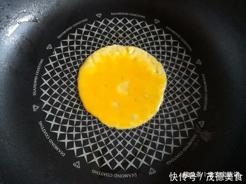 我家过年的必备菜,寓意蒸蒸日上,营养又鲜美,一上桌就抢光了