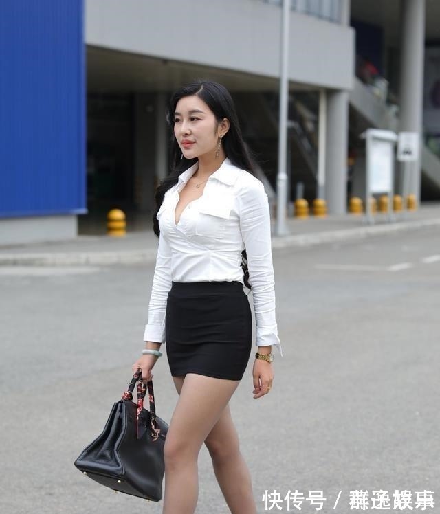 红色高跟鞋 漂亮的脚配一双高跟鞋,更能凸显迷人的气息!