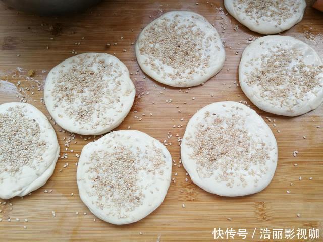 烧饼|想吃烧饼不用买,没有烤箱也能做,煎一煎凉了也不发硬