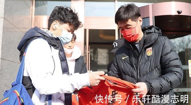 洛国富|利好!国足一归化球员率先表态,本人已有行动,铁定参加12强赛
