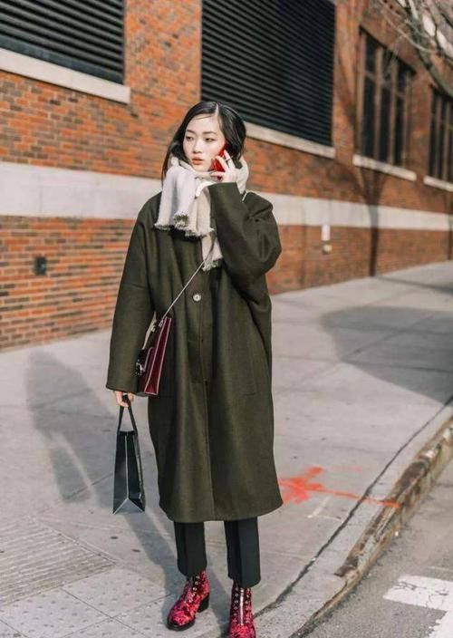 靴子别买太多，今年秋冬有这4双就够了，保暖时髦，还不易撞鞋