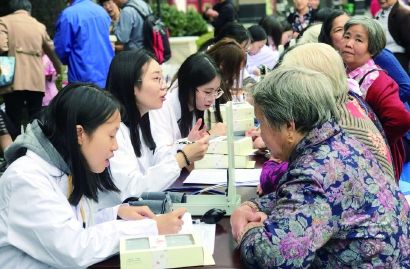 临床医学专业|上海健康医学院临床医学专业首届本科生毕业：立德树人奋进担当，培养人民满意的健康“守门人”