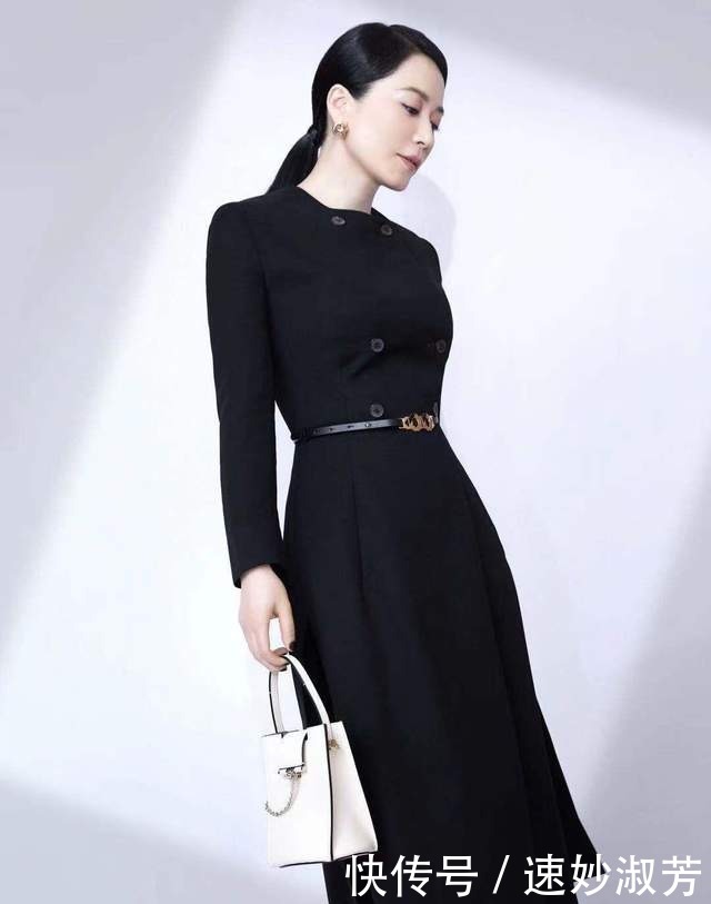 穿搭|成熟女人的“高级感”怎么来？日系杂志中的这四点，说透穿衣本质