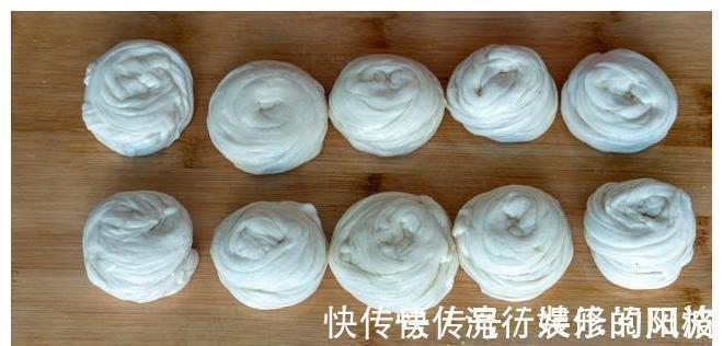 在家做盘丝饼原来这么简单，一卷一叠就搞定，有技巧无难度，真香