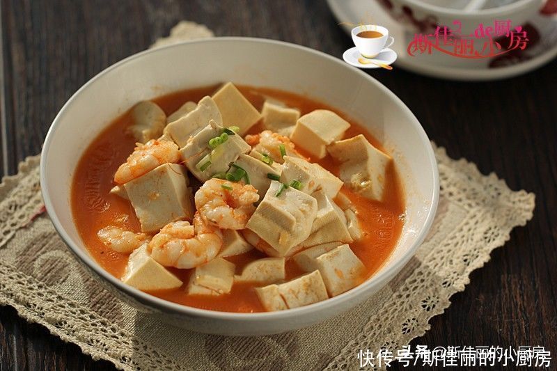 豆腐这样做实在鲜美极了，嫩滑鲜美总吃不腻，我家每周至少吃两次