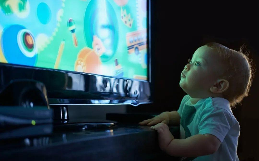 看电视|孩子3岁才能看电视?耶鲁大学的研究结果刷新你的认知,值得一看