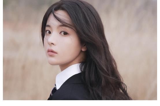 杨超越真的很幸运，在节目里的表现一直比较稳定，也很会分析！