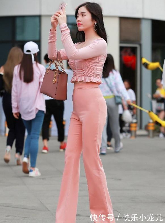 潮流 洋气甜美的打底裤穿搭更显潮流气质,百搭耐看又大方,充满童趣