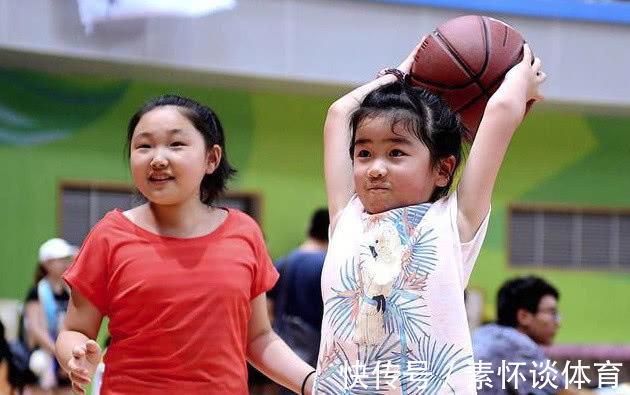 姚志远|姚明身高基因太强大,爸妈比电梯还高!以前都是国家队?