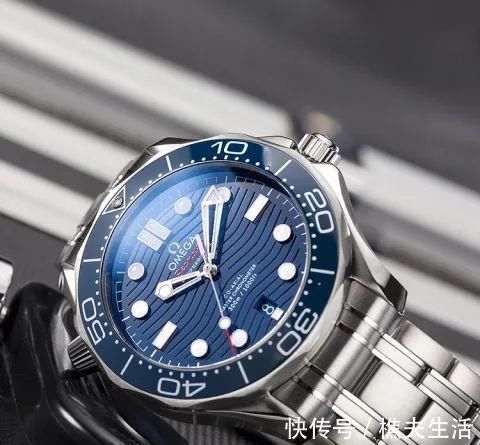 表盘|朋友想买一块男机械手表，什么品牌好？1万左右！哪里买正品？