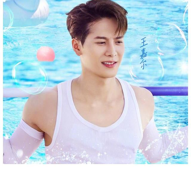 王嘉尔|《奔跑吧》消暑特辑：全员造型清凉又养眼，冲着飞行嘉宾说啥都追