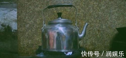 宝宝|“勤快”宝宝趁爸妈睡觉，帮全家人蒸馒头，网友：为这家操碎了心