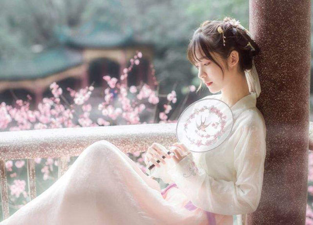 中国校服千篇一律，汉服落落大方，用汉服取代校服行得通吗？