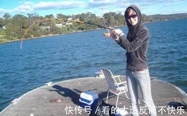 钓饵|秋季钓鱼不用慌,二十年老钓友教你一招“鲫鱼饵”,钓鲫鱼一绝