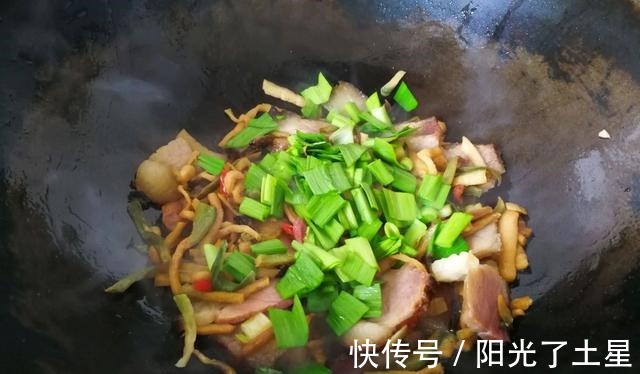 腊肉|8月吃什么这道家常菜占有一席之地，下酒下饭！