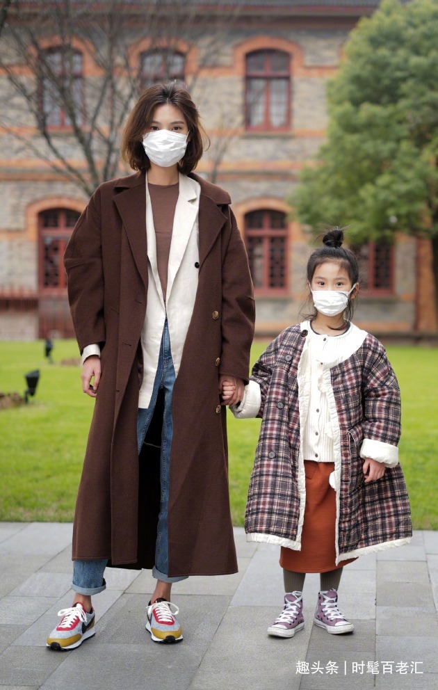 膝下 最近火了一种大衣,叫“膝下不过踝”,时髦显高,小个子也适合