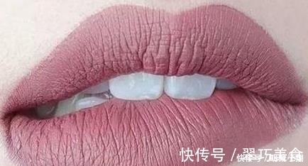 差别|经常涂跟从来不涂口红的人,10年后有什么不同?只想说差别好大!