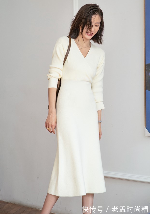 女人|这款裹身连衣裙贴身又显身材,把女人的味道演绎得十足