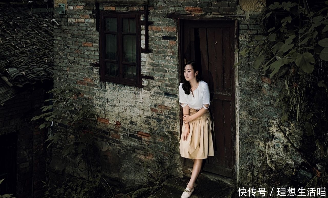 诗词丨折取清香栽锦墨,偏凝琴瑟说前尘