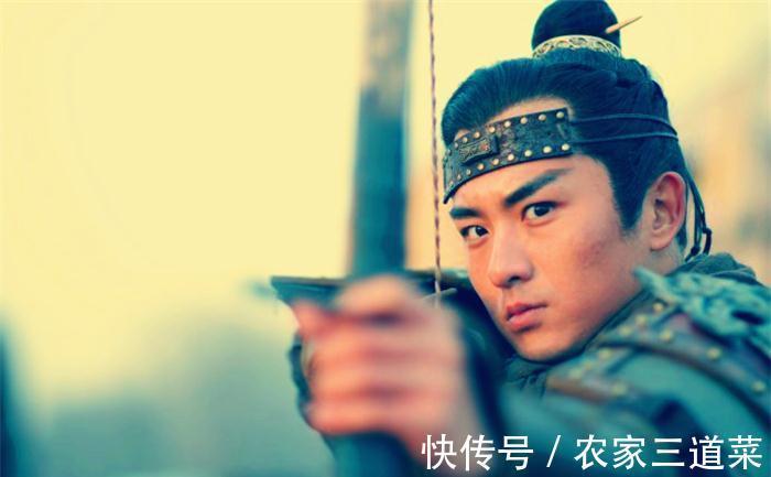 晁盖#晁盖被谁射杀,原著中早有暗示:你看乌龙岭花荣射杀的二人叫啥?