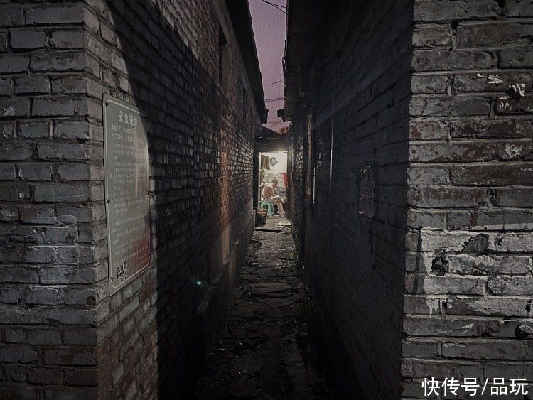 阴影|深度｜星空之外，几捆白菜背后，是一张阴影里的地推众生图