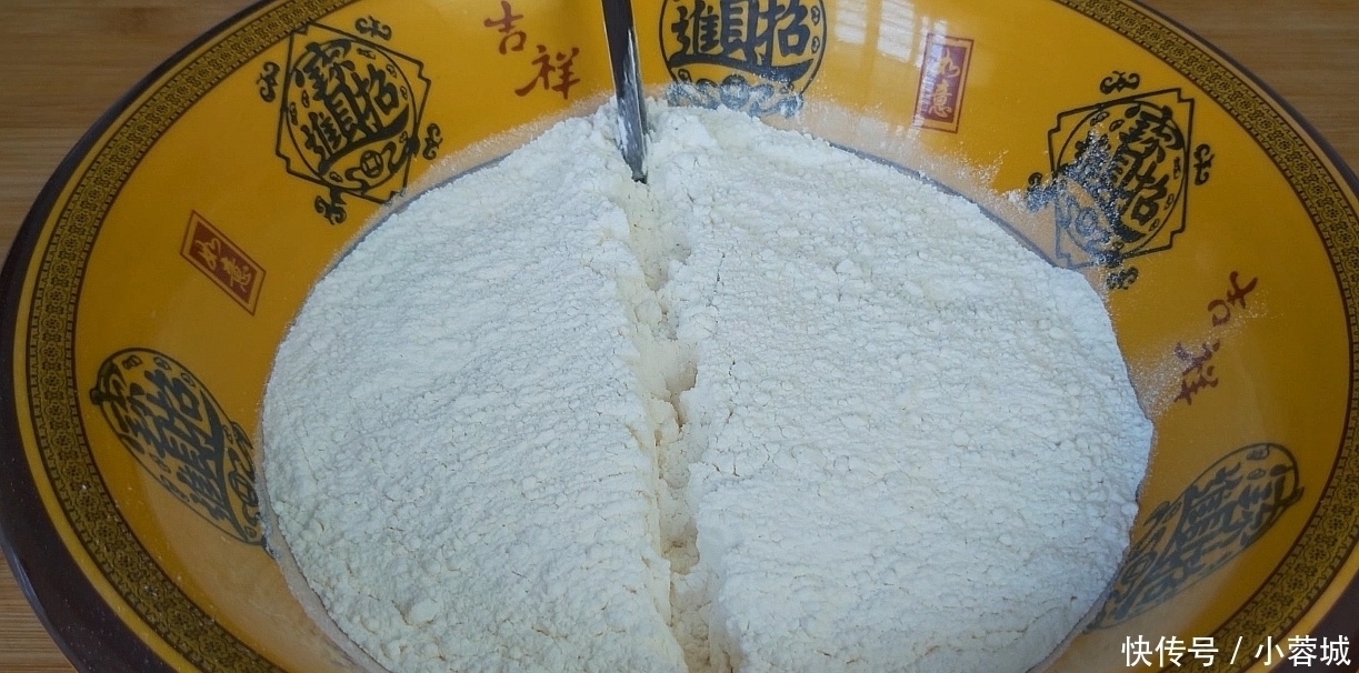 面粉不要蒸馒头了,教你好吃新做法,一次做7个,上桌就扫光,香