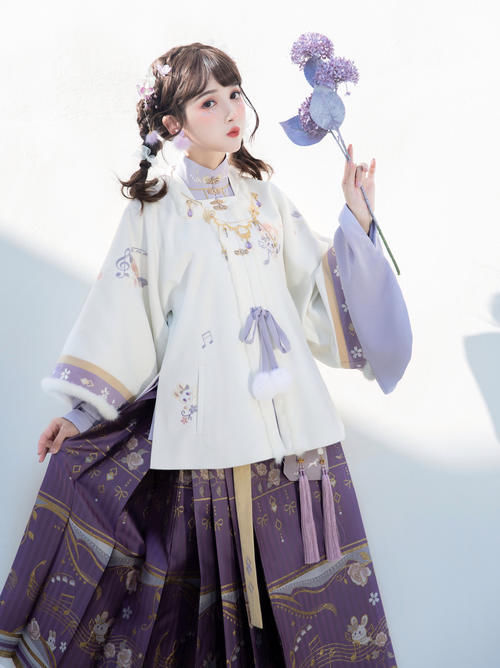 被“芋泥啵啵味”的汉服美到了，梦幻又精致，谁穿谁可爱