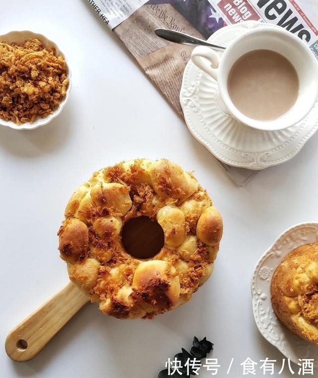 早餐给你安排好了,营养口感双面考虑,肉松面包真不错