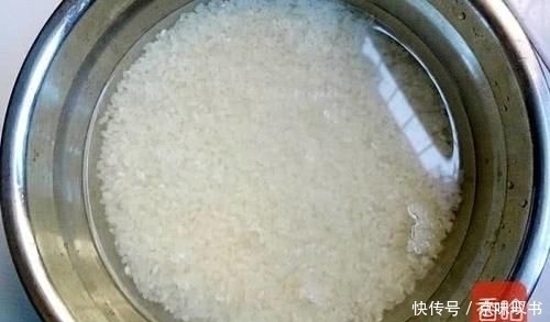 豆角新吃法，不用炒不用炸，美味可口比肉还香