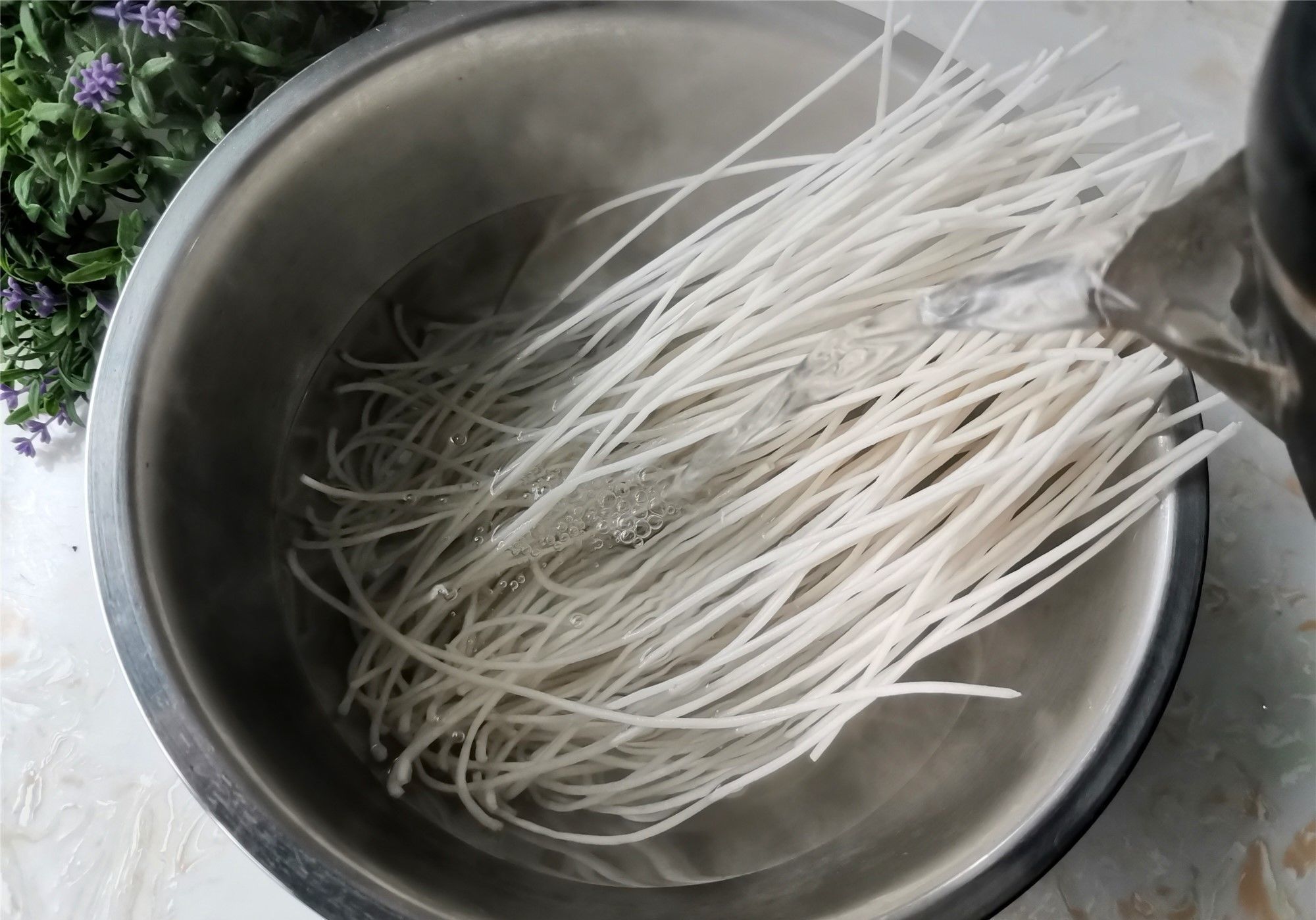 用时|土豆粉条用开水还是冷水泡好？土豆粉条正确泡发方法，不粘不碎