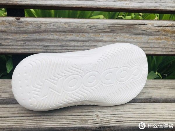 ev生活好物 篇二:咕咚运动舒缓拖鞋太适合运动后穿了,穿上,整个身心得到放松