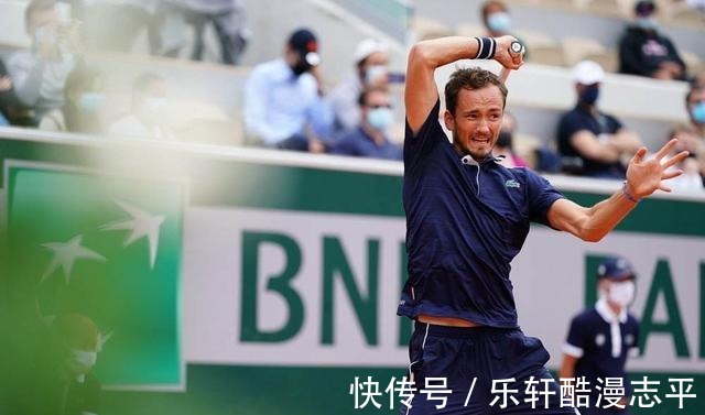半决赛|一物降一物!梅总霸气送蛋横扫“收银员”,展现大满贯冠军风采