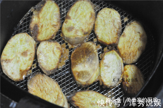 蛋糕|吃了30年红薯，此做法第一次见！不煮也不炸，比蛋糕还好吃！