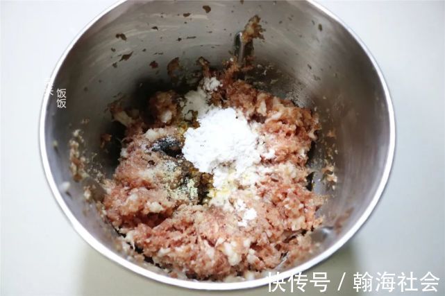 食用碱|馄饨的家常做法，从擀皮到调馅全教你，汤鲜肉香，太好吃了